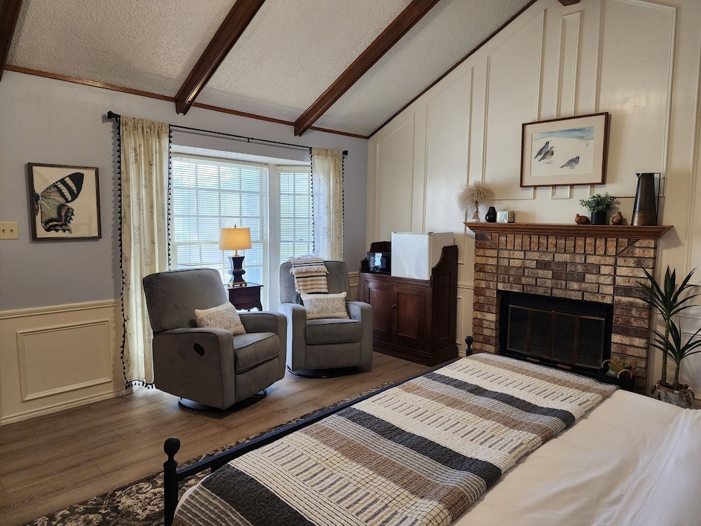 Butterfield Inn Main Street Cottages - photo 15