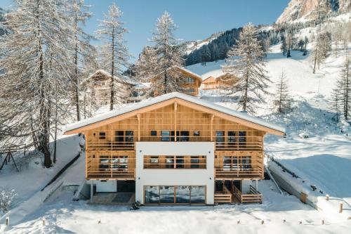 Chalet Roenn — 4-Star Luxury Hotel in Corvara In Badia, Italy