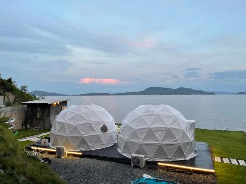 b local Sugawa House Exclusive Beach Front Domes — 4-Star Luxury Hotel in Kure, Japan