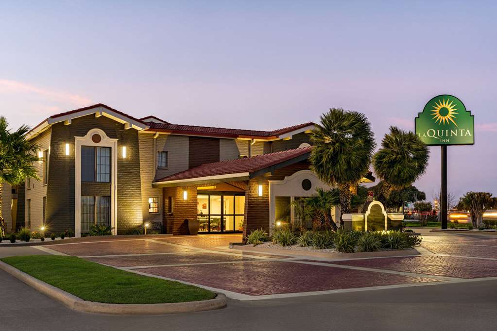 La Quinta Inn by Wyndham Victoria - featured photo