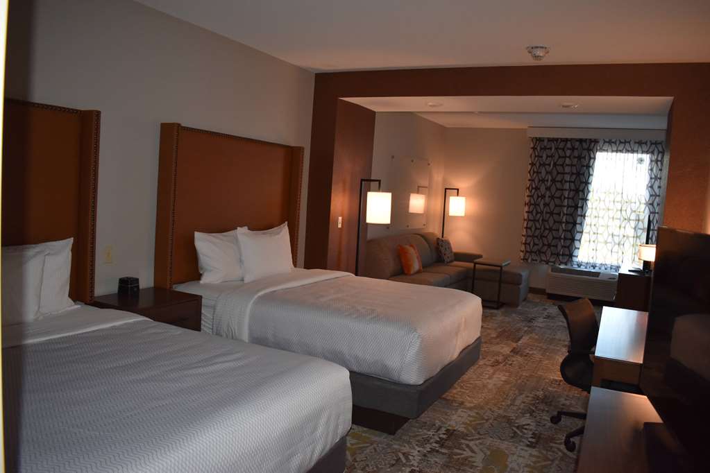 La Quinta Inn & Suites by Wyndham Flagstaff East I - photo 9