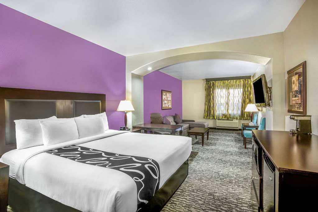 La Quinta Inn & Suites by Wyndham Kyle Austin South - photo 25