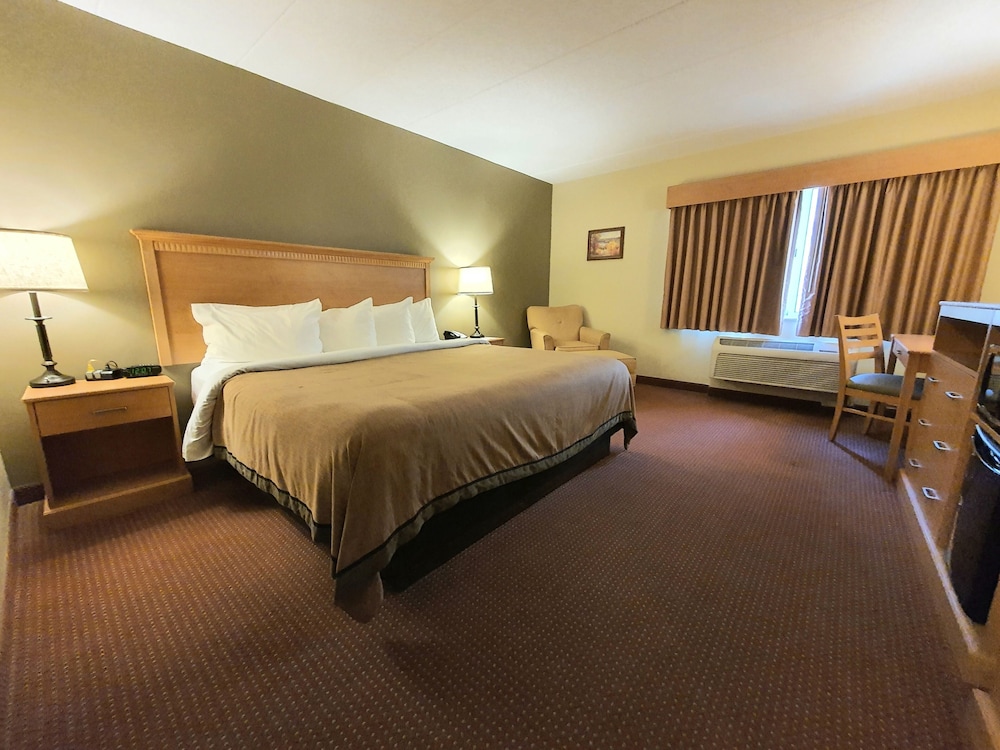 AmeriVu Inn & Suites Waconia - photo 33