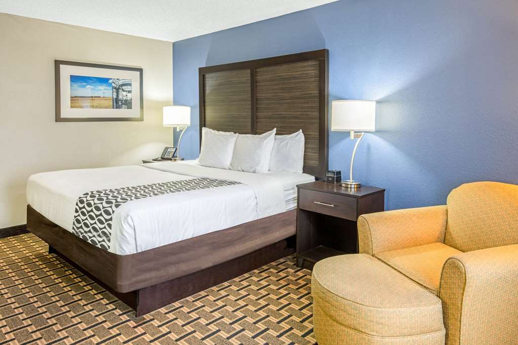 La Quinta Inn & Suites by Wyndham Denison N. Lake Texoma - photo 15