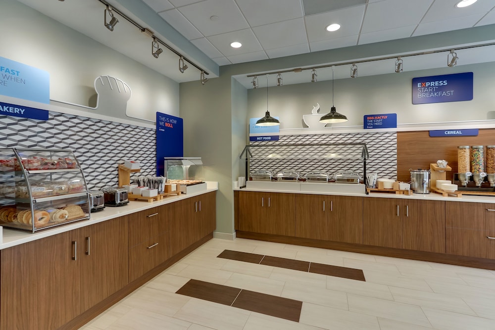 Holiday Inn Express & Suites Winston Salem Sw Clemmons by IHG - photo 44