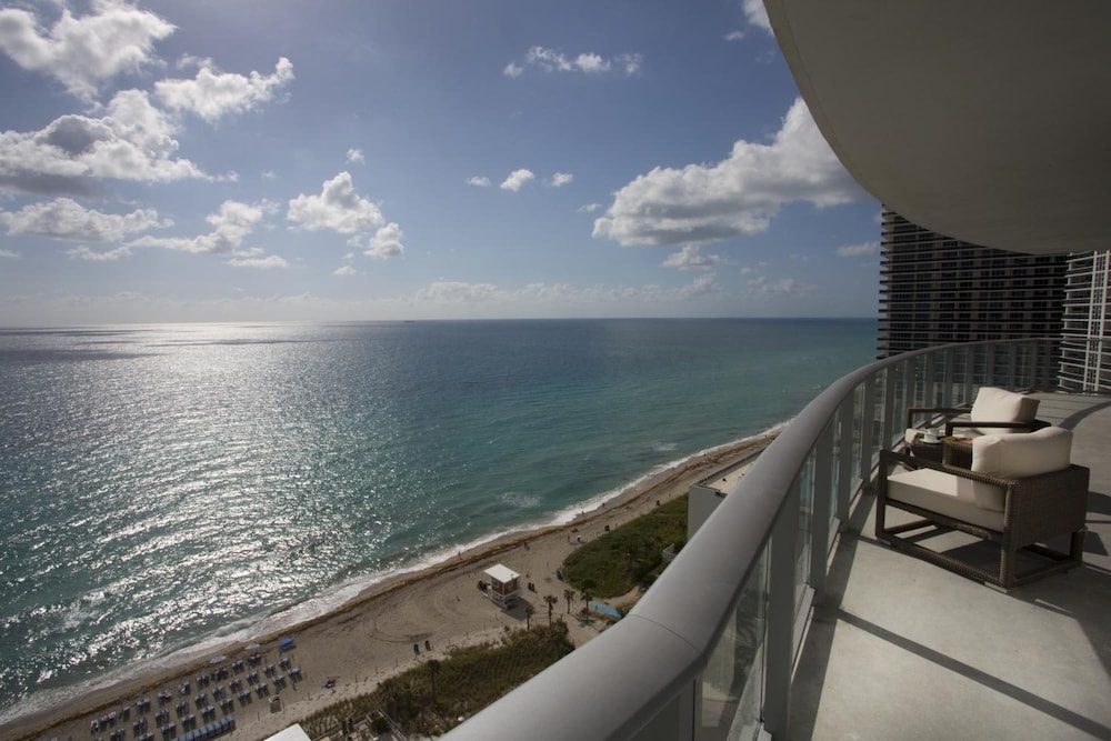 Lyfe Resort & Residences - photo 22
