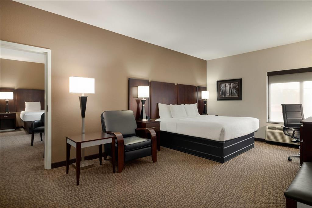 La Quinta Inn & Suites by Wyndham Memphis Wolfchase - photo 37