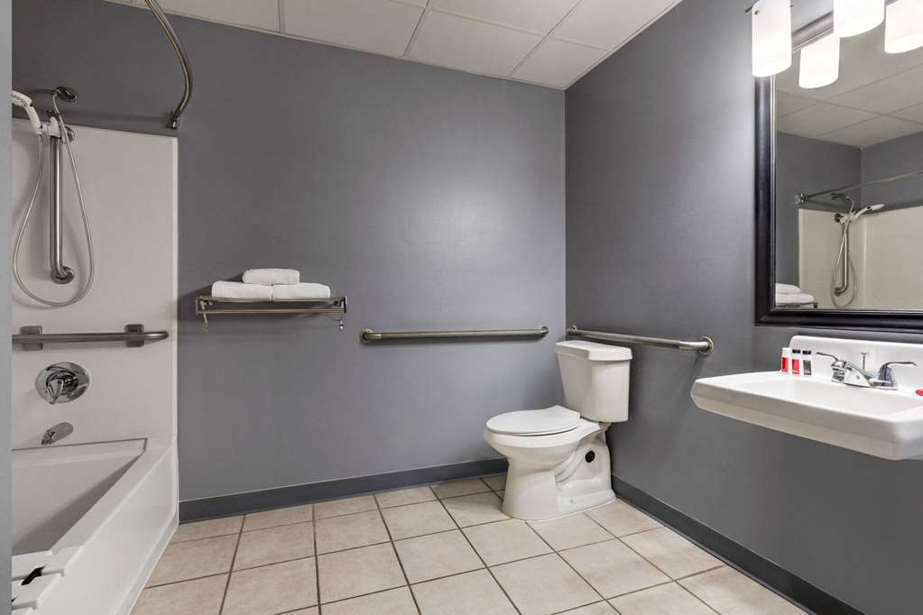 Super 8 by Wyndham Grove City - photo 23