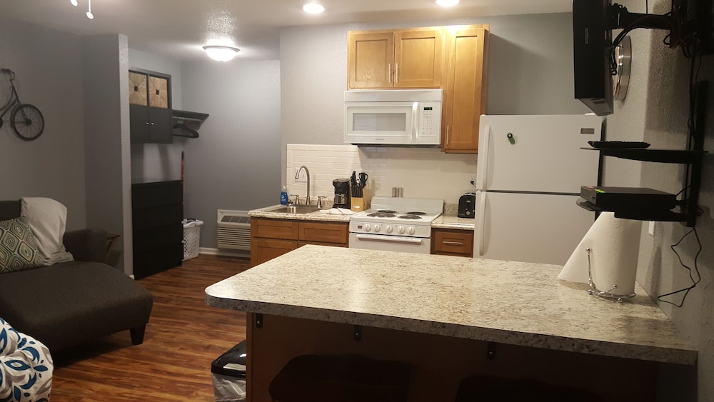 Tower Extended Stay Suites - photo 10
