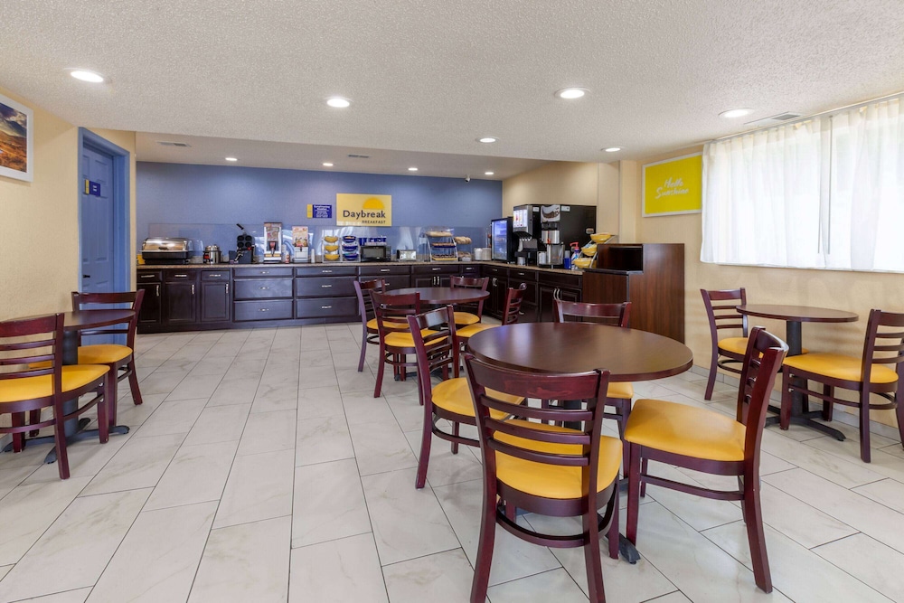 Travelodge By Wyndham Charles Town Harpers Ferry - photo 21