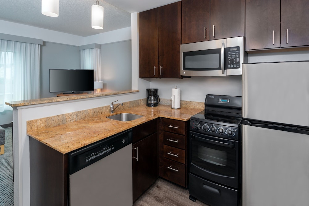 TownePlace Suites Buffalo Airport - photo 8