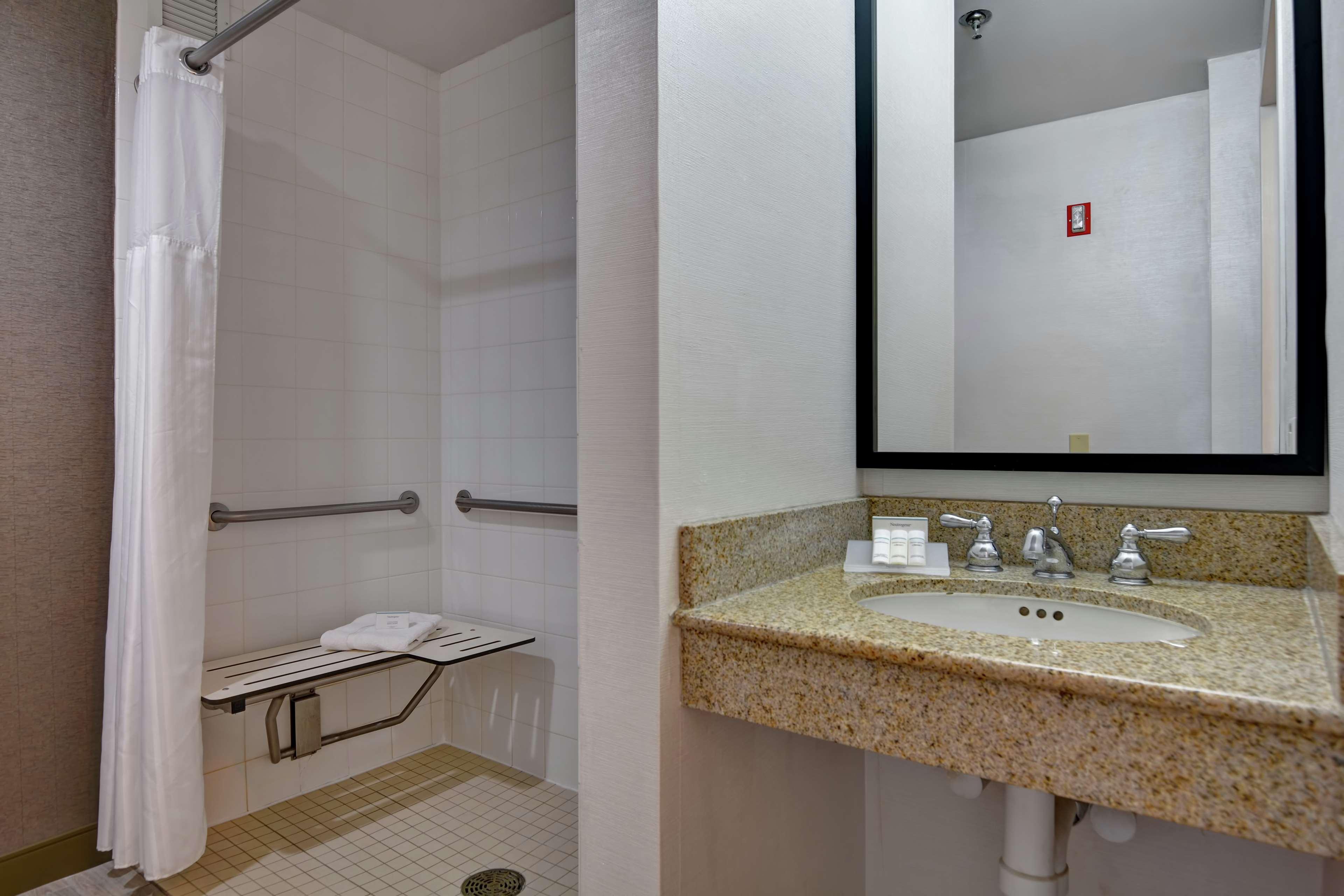 Hilton Garden Inn Appleton Kimberly - photo 42