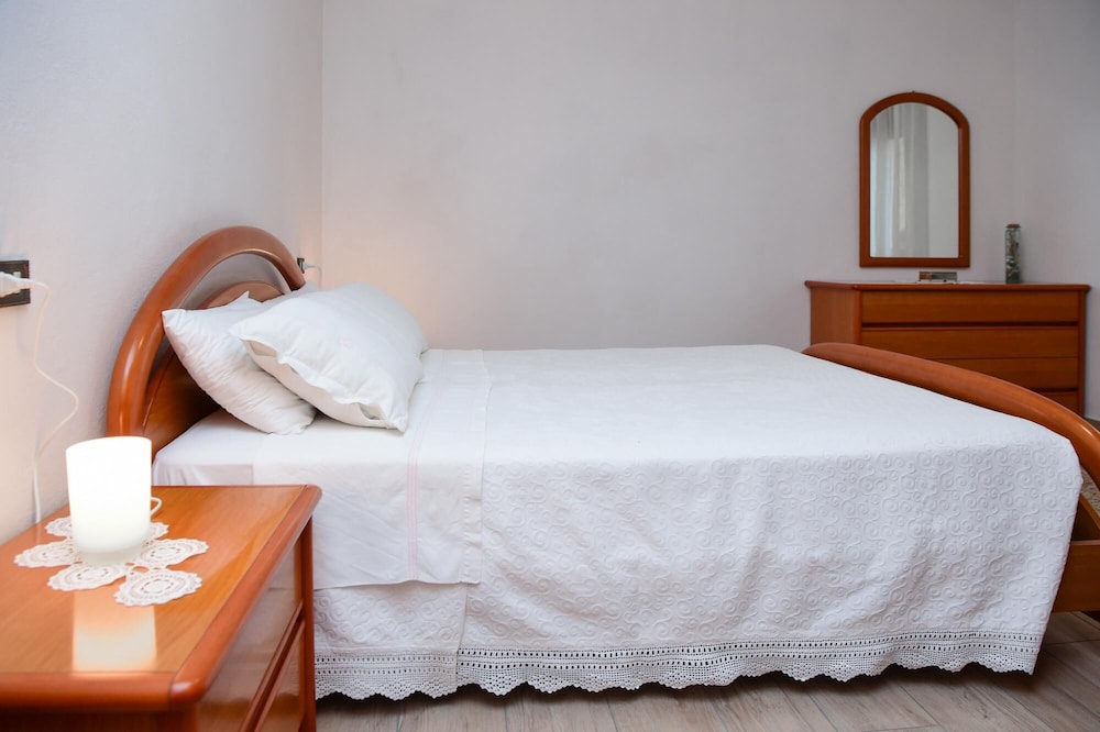 Ca Bearly With Lakeview Garden — hotel in Nesso