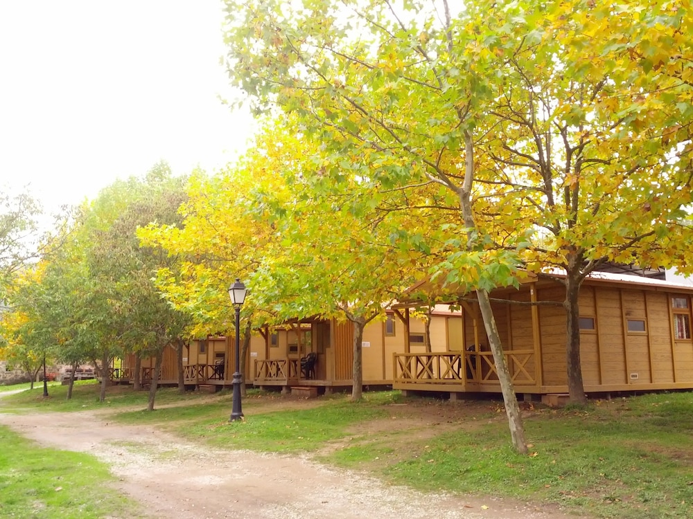Bungalows Prados Abiertos — Mombeltran