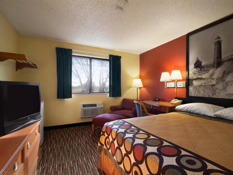 Super 8 by Wyndham Kalamazoo - photo 7