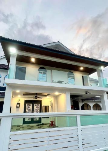 Three Homestay — 5-Star Luxury Hotel in Perai, Malaysia