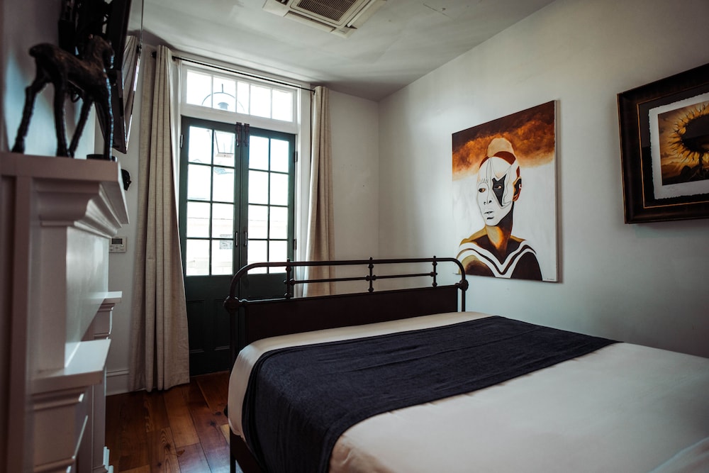 Royal Frenchmen Hotel and Bar - photo 17