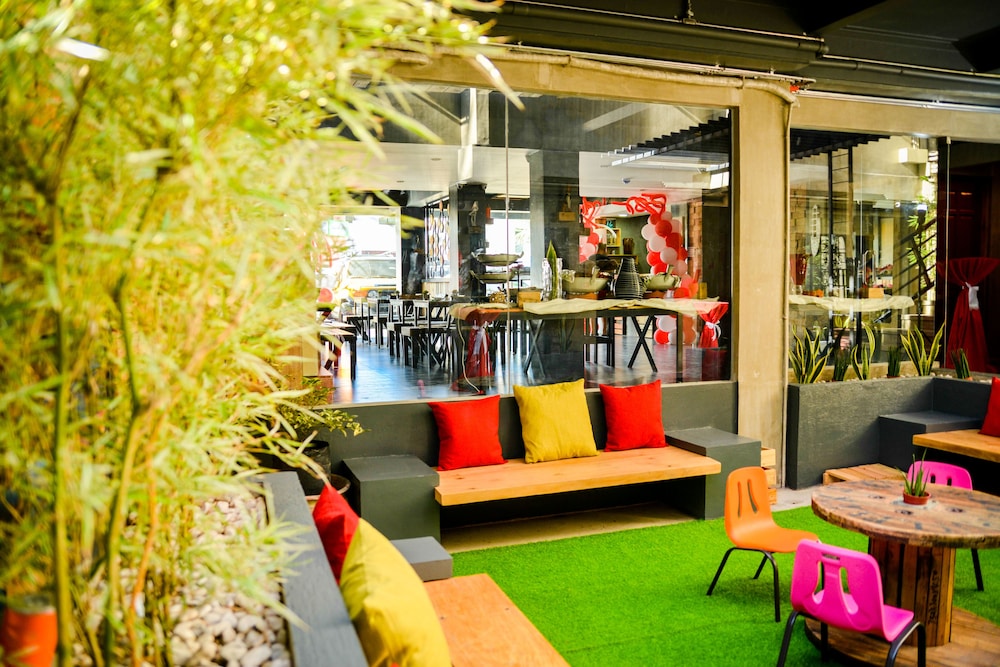Bhive Hotel - last minute hotel in Iloilo