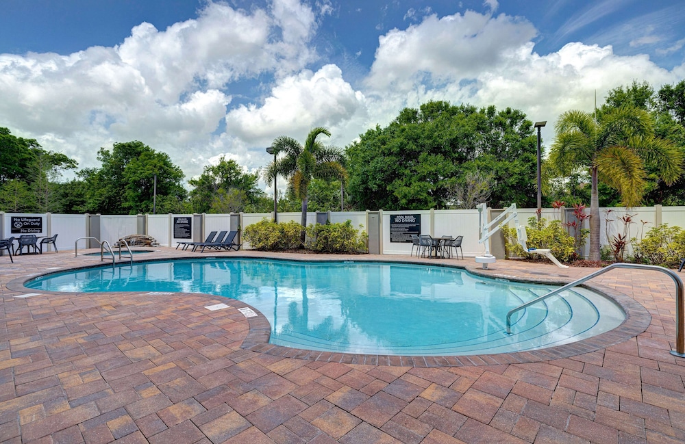 Hampton Inn & Suites Tampa Northwest Oldsmar - photo 25