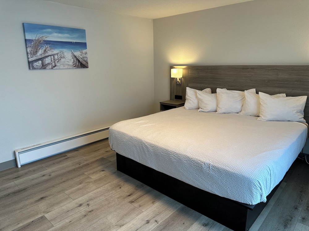West Beach Suites - photo 18