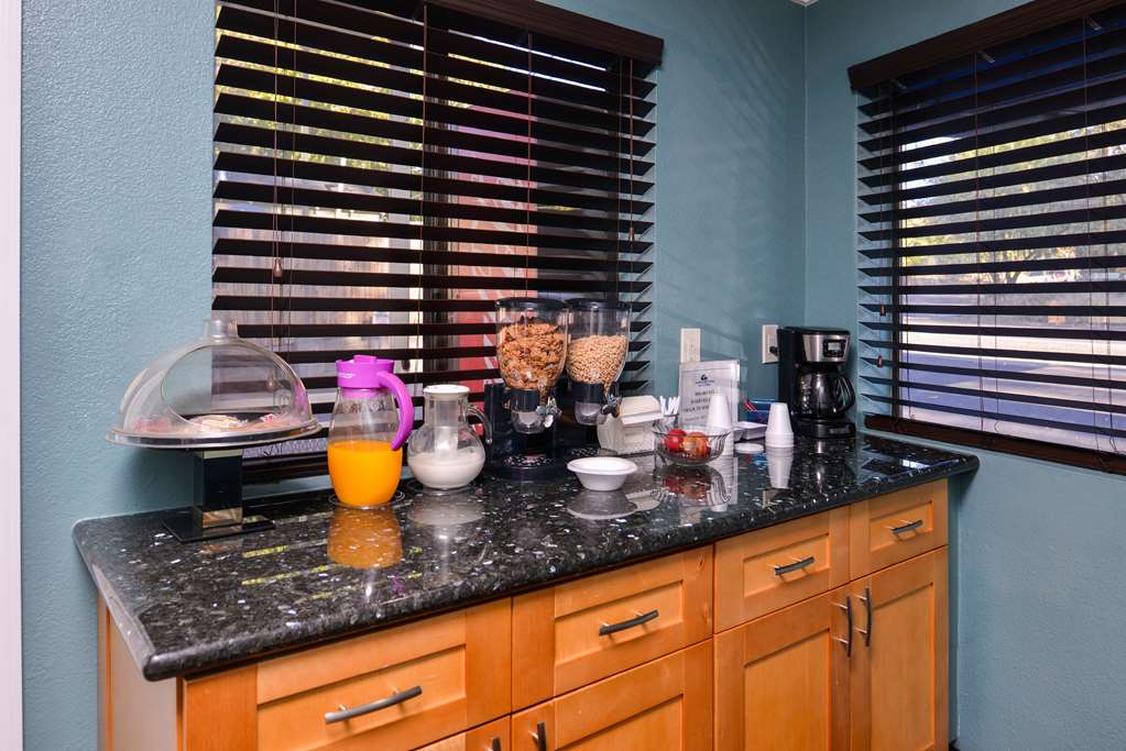 Americas Best Value Inn & Suites Clearlake Wine Country - photo 25