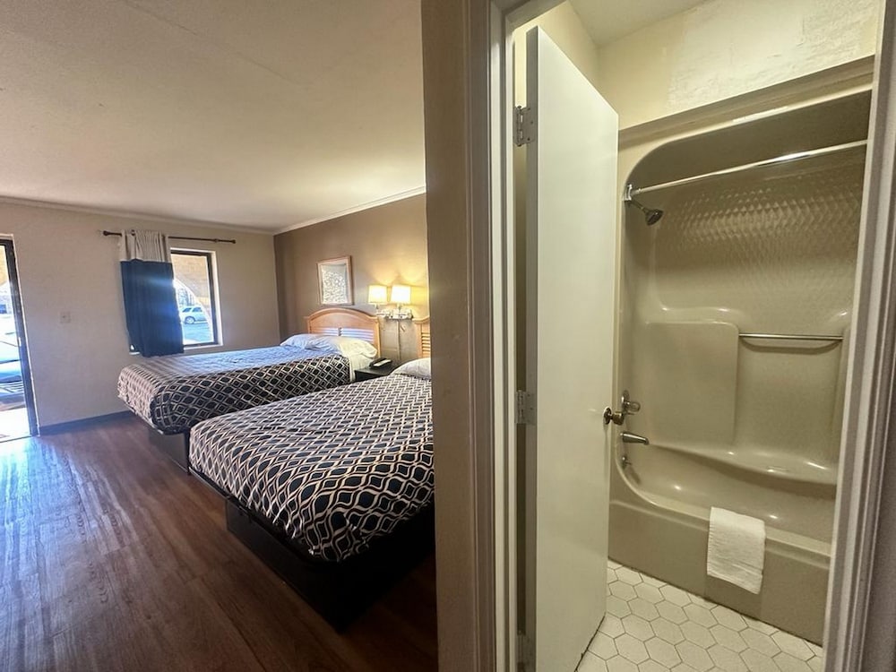 Loyalty Inn Rockingham - photo 8