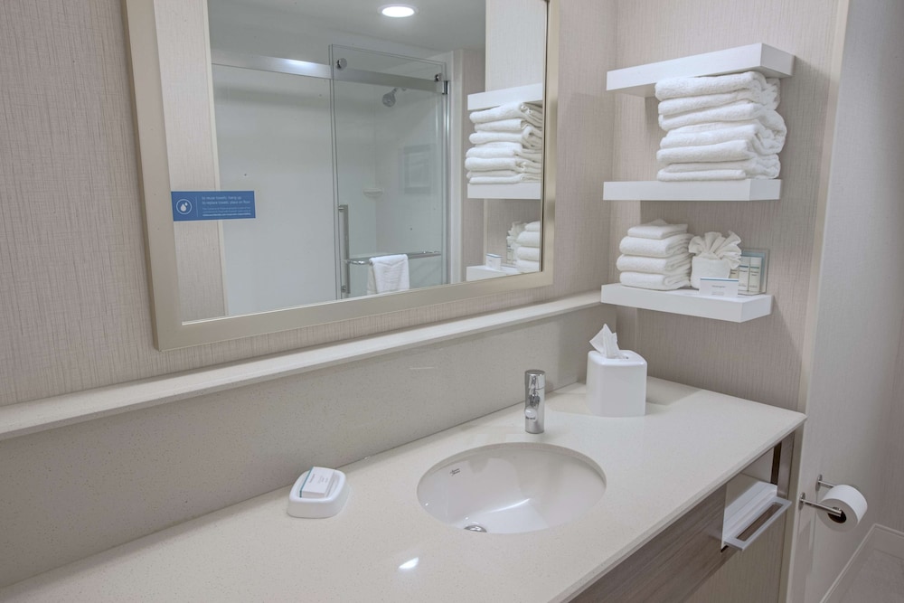 Hampton Inn by Hilton Amesbury - photo 21