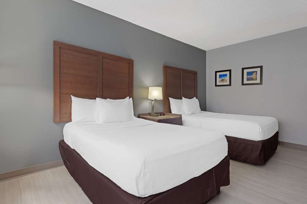Clarion Hotel & Suites BWI Airport North - photo 13