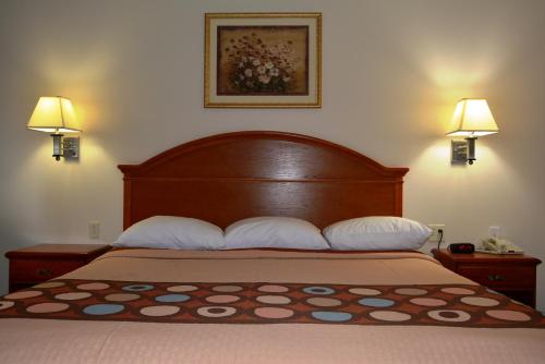 Super 8 by Wyndham Salina - photo 11