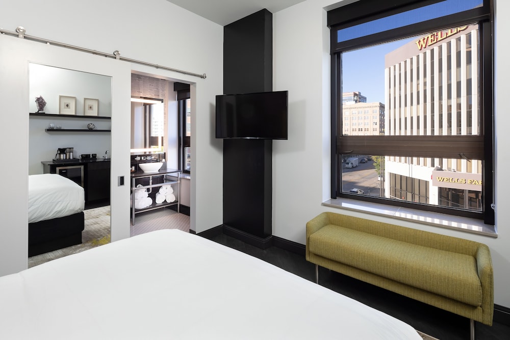 Hotel On Phillips - photo 18