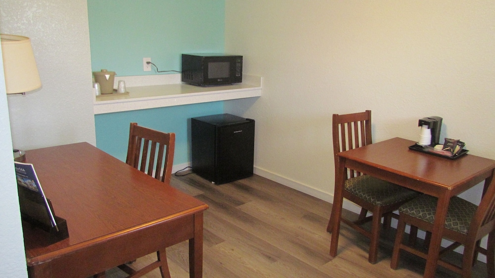 Inn at The Waterpark - photo 13