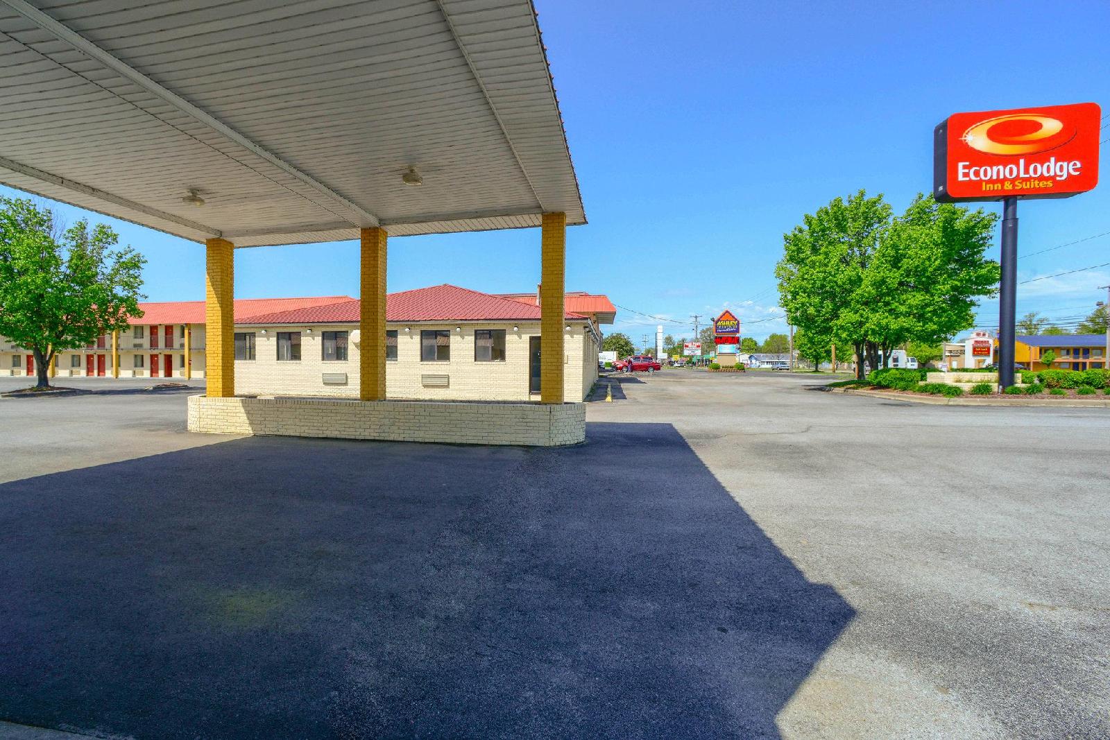 Econo Lodge Inn & Suites - photo 3