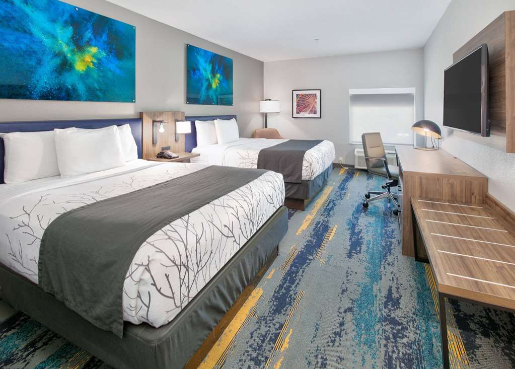 La Quinta Inn & Suites by Wyndham Dallas Fairpark - photo 35