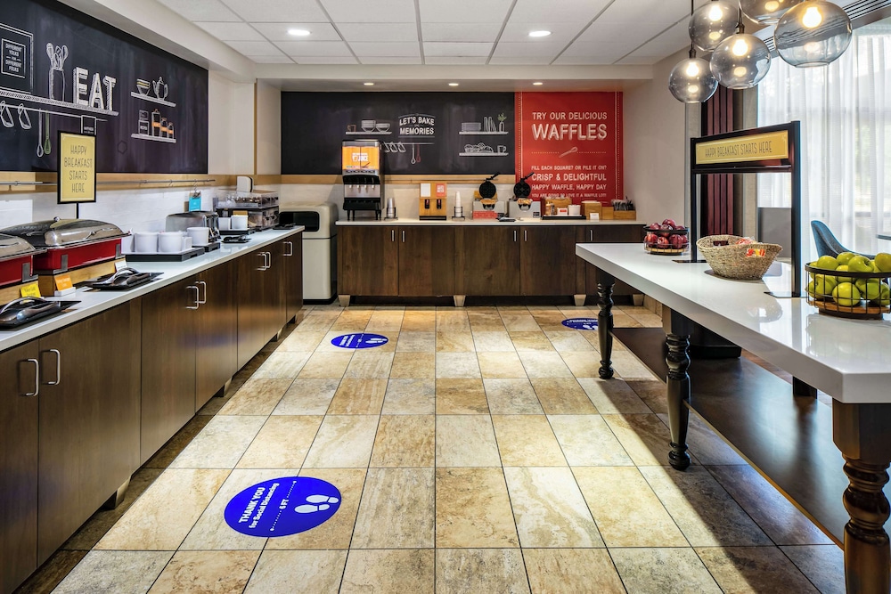 Hampton Inn & Suites West Bend - photo 34