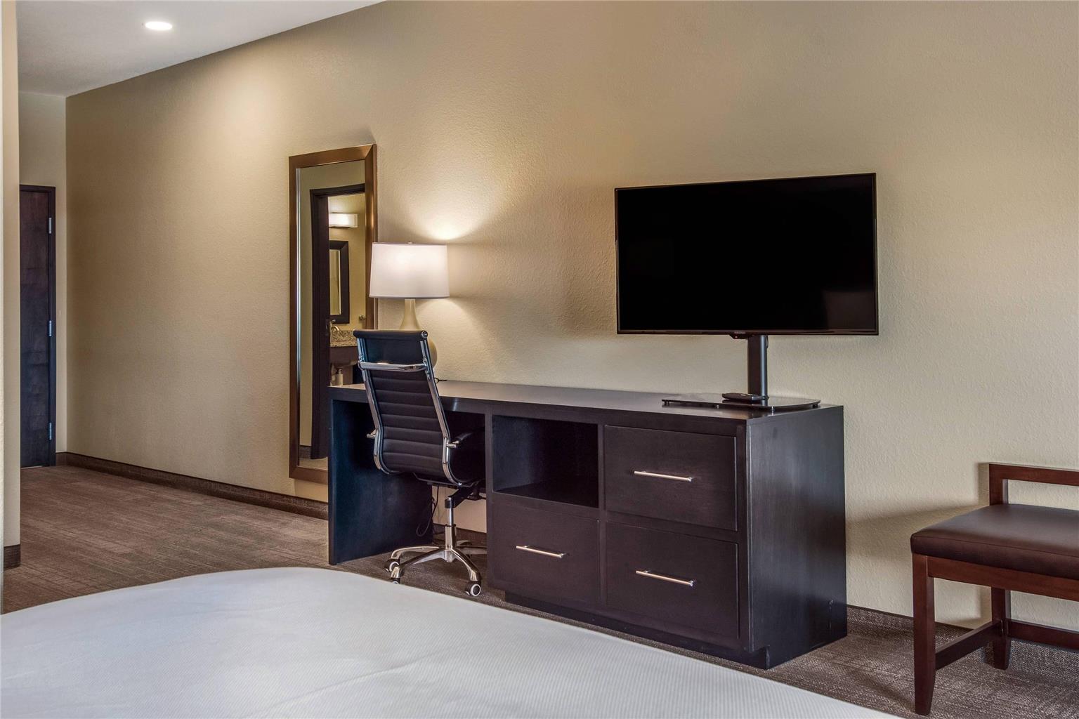 Comfort Suites Brunswick Town Center - photo 10