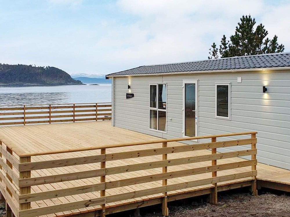 6 Person Holiday Home In Tans Y By Traum 17363294 — Floro