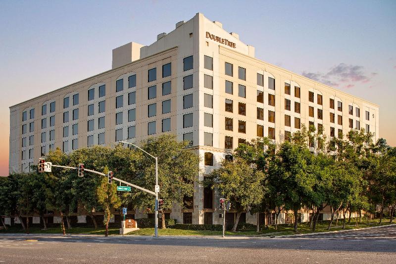 Hotel Zessa Orange County Airport a DoubleTree by Hilton - photo 4