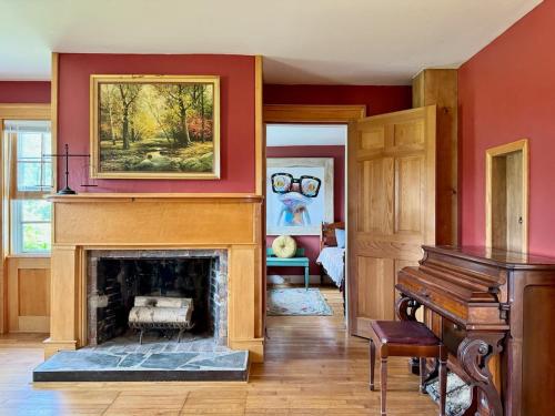 Fingerlakes farm with goats & chickens in Auburn, United States