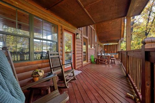 Kate's Cabin 3 min to Dollywood Cabin with Hot tub Game Room and Resort Pool - photo 38