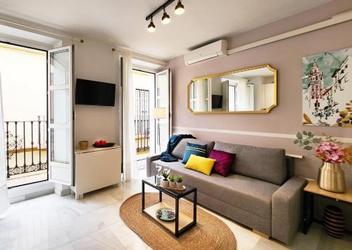 Balcony Lux Lovely Center Apartments Sol — 4-Star Luxury Hotel in Sevilla, Spain