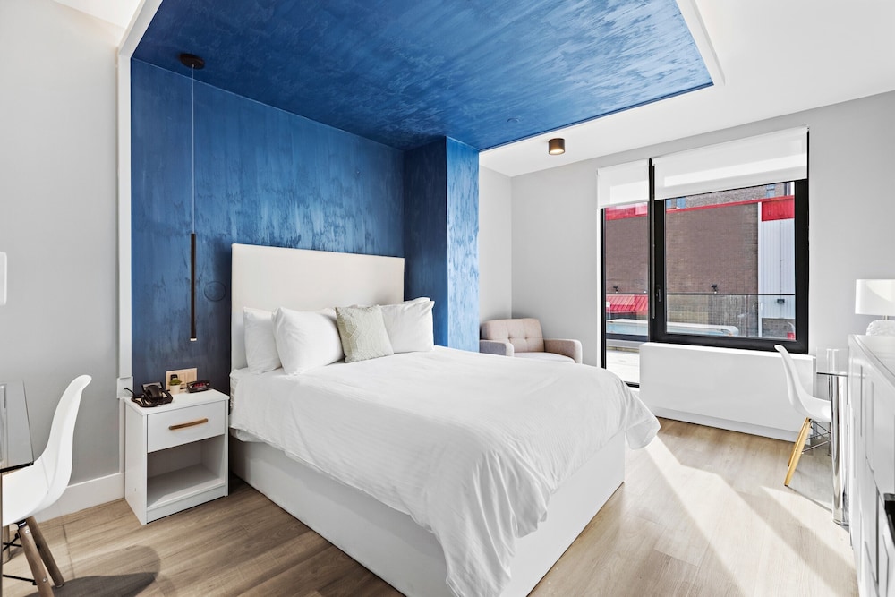 Global Luxury Suites at The Arches - photo 26