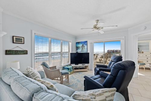 Palm House 3B with oceanfront views pool and private beach access — 4-Star Luxury Hotel in New Smyrna Beach, United States