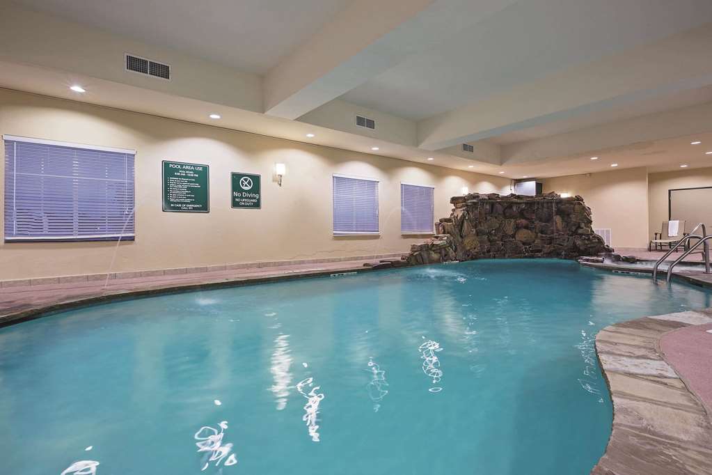 La Quinta Inn & Suites by Wyndham DFW Airport West Euless - photo 14