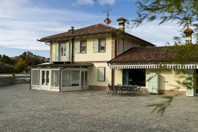 Villa Elia in Roddi With 5 Bedrooms and 5 Bathrooms — 5-Star Luxury Hotel in Roddi, Italy