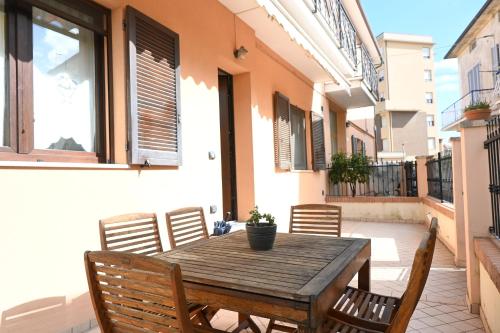 SE160 Senigallia comodo trilocale con patio — 4-Star Luxury Hotel in Senigallia, Italy