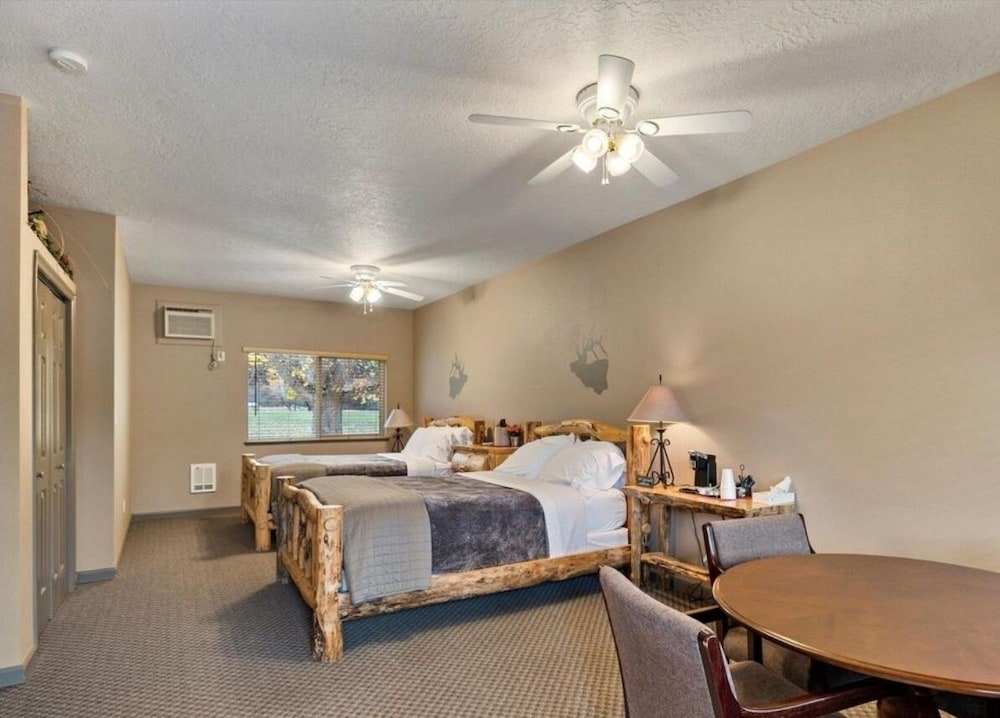 Southfork Lodge Riverside Inn - photo 3