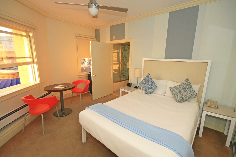 Cadillac Hotel - photo 7