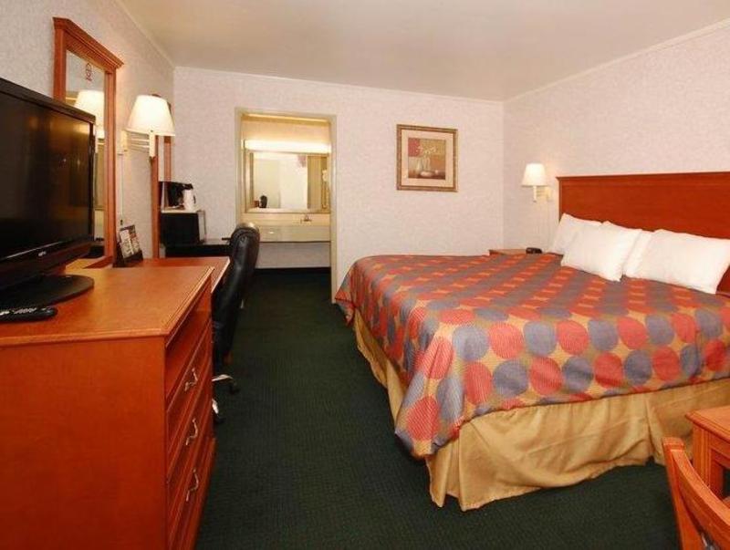 Super 8 by Wyndham Cave City - photo 6