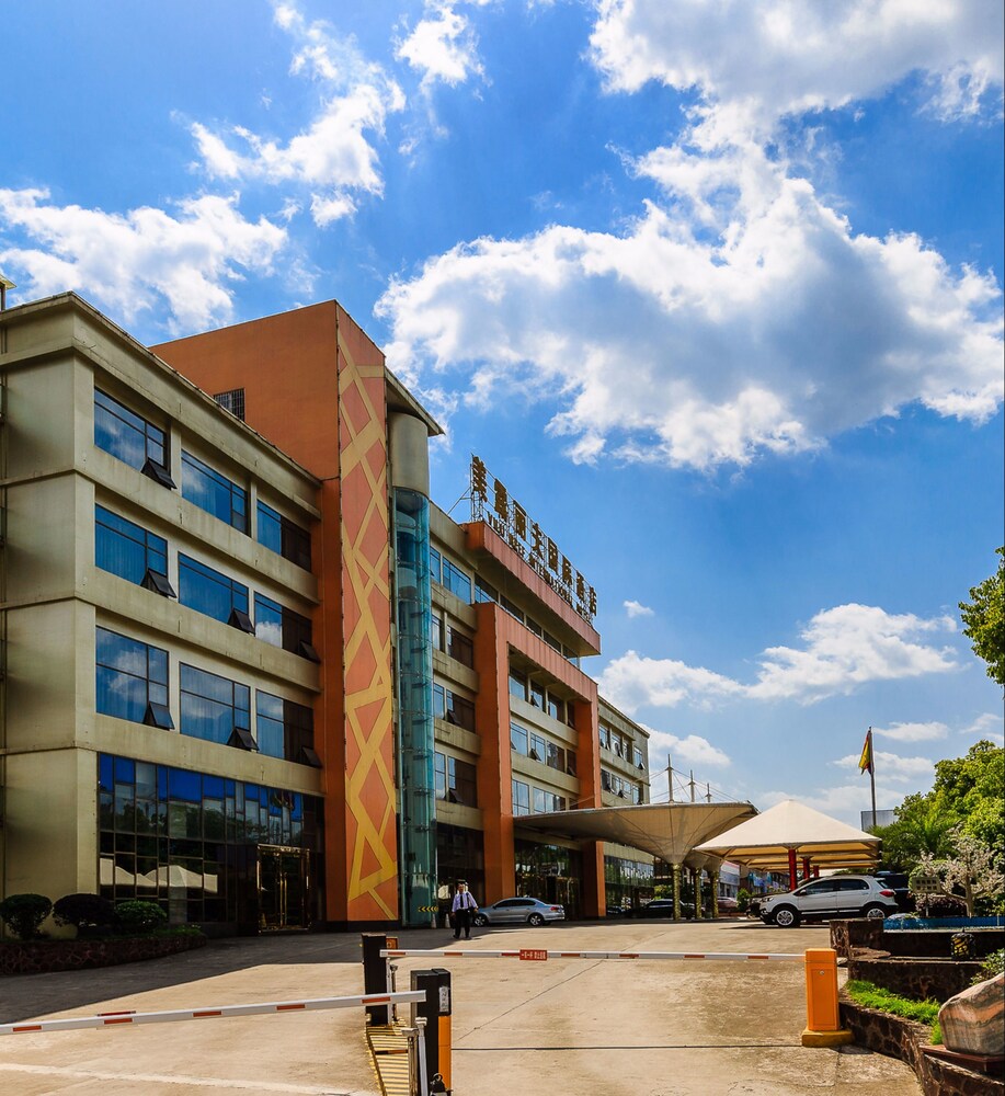 Vilu Reef International Hotel — hotel in Zigong