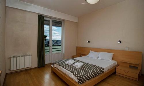 1BR apartment with balcony on Mtatsminda